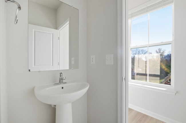 9683 Swallowtail Ln, Manassas, VA 20110 - photo 3