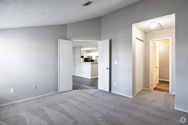 2BR, 2BA - 997SF