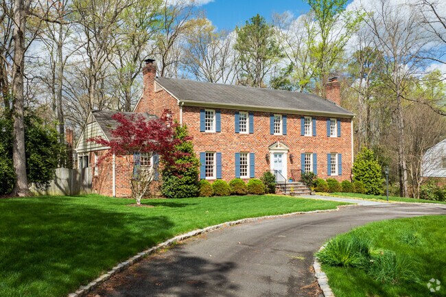 Colonial Revival homes can be found throughout Sleepy Hollow.