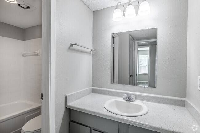 55 N Ranchwood Blvd unit 2 Bedroom, Yukon, OK 73099 - photo 6