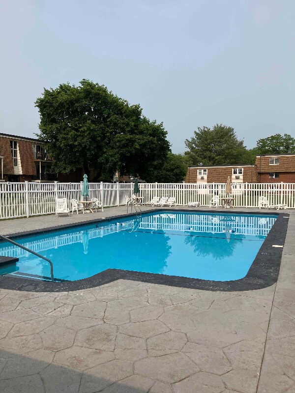 80 Damon Rd, Northampton, MA 01060