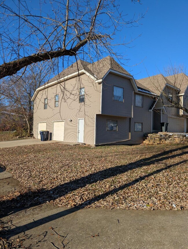 6601 NW 70th St, Kansas City, MO 64151 - photo 2