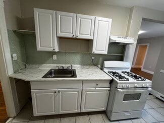17 Huss Ct, Lynn, MA 01905