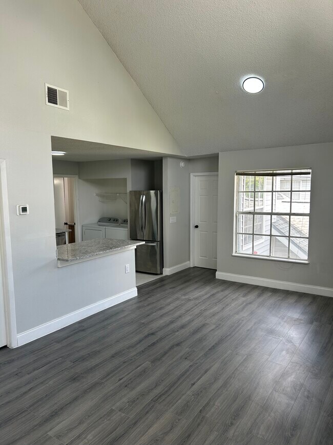 12219 Armenia Gables Cir unit 12219, Tampa, FL 33612 - photo 5