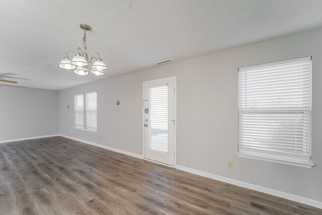 150 Declaration Dr, Greenwood, IN 46143 - photo 7