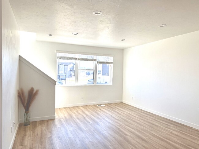 548 S 900 W, American Fork, UT 84003 - photo 6