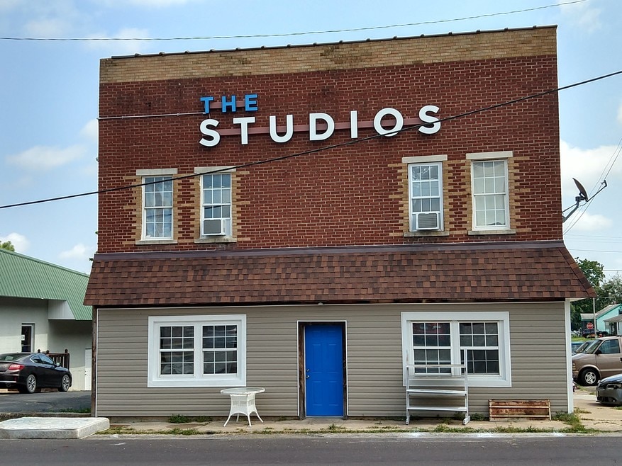 The Studios, Mountain Grove, MO 65711 - photo 1