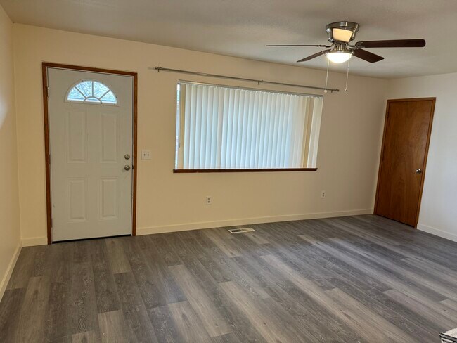 1337 SW Foundry St unit B, Grants Pass, OR 97526 - photo 2