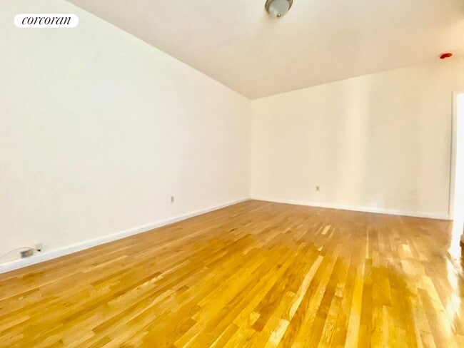 585 Isham St, New York, NY 10034 - photo 4