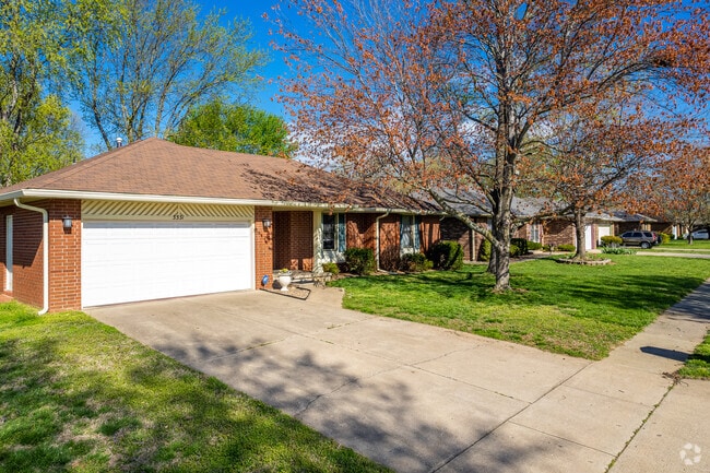 Ranch style homes line many of the streets throughout Kickapoo.