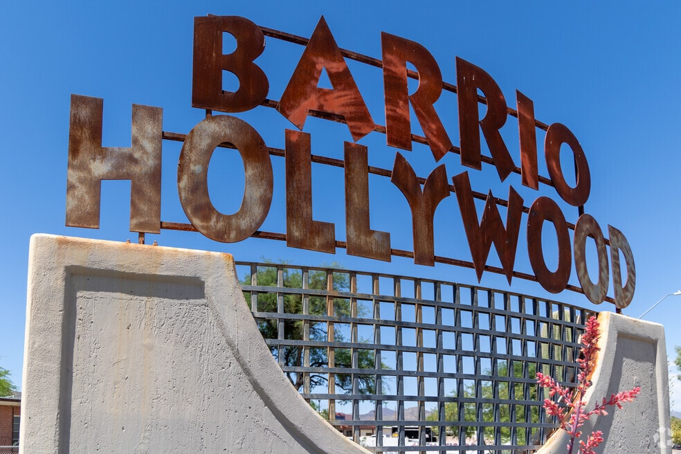 Barrio Hollywood