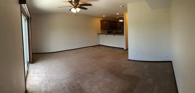 1914 Wrigley St unit 1912, Ely, IA 52227 - photo 4