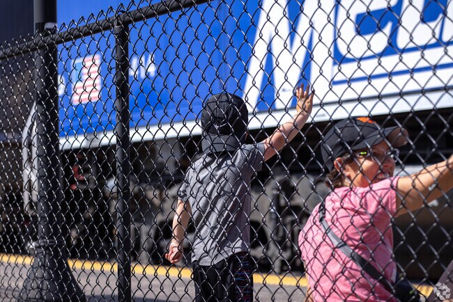 The Deerfield Metra Station is conveniently located next to Deerfield Square.