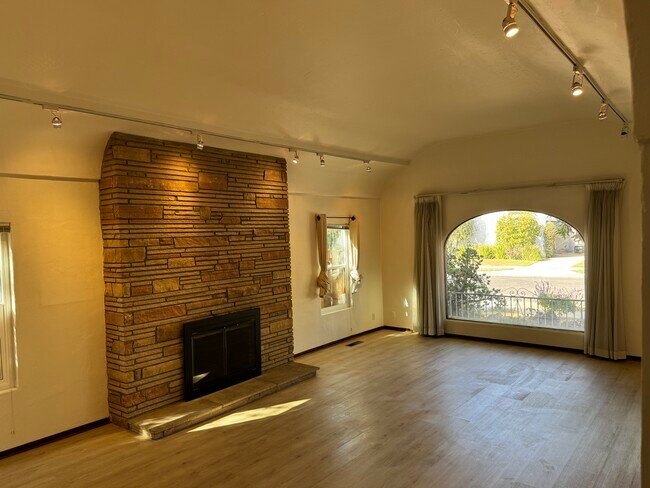 6128 Maryland Dr, Los Angeles, CA 90048 - photo 4