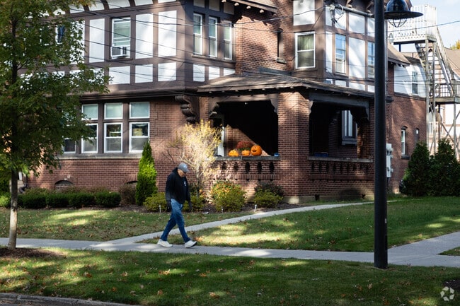 A walking path runs from State Street through Bayview Park to West Front Street.