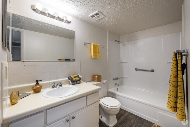 Suson Pines, Saint Louis, MO 63128 - photo 6