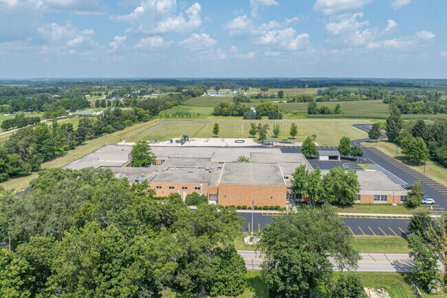 Star Center Elementary School is a great choice for parents with children.