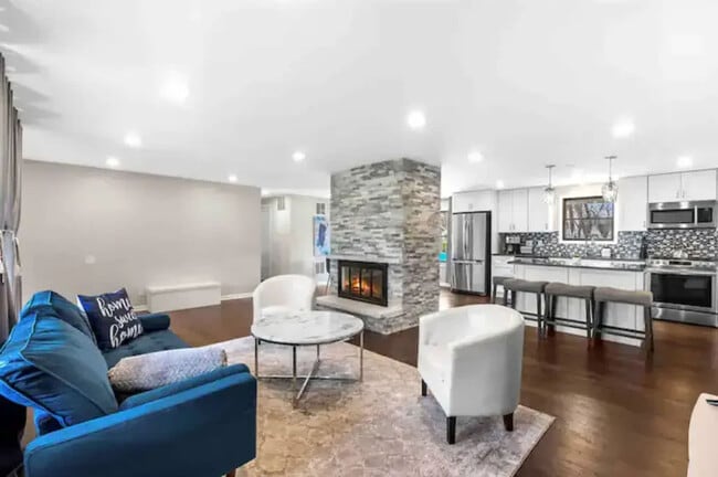 1401 W Weathersfield Way unit ID1237902P, Schaumburg, IL 60193 - photo 2