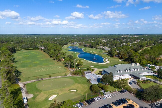 The Jacksonville Golf and Country Club is a landmark in the Beach and Hodges neighborhood.