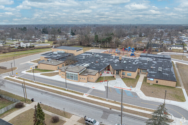 Meadowlawn Elementary School, campus.