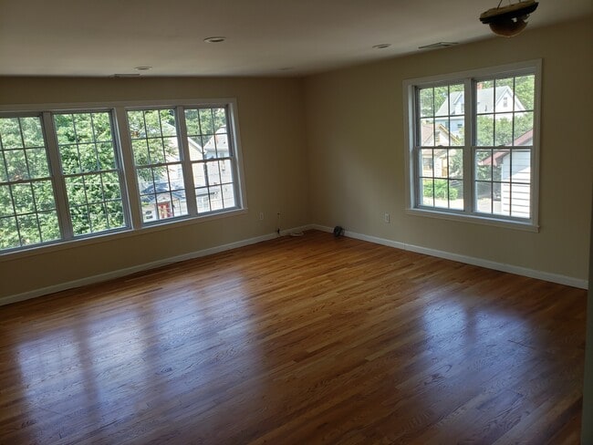 9 Cottage Plaza unit 2, Bloomfield, NJ 07003 - photo 3