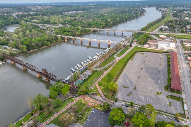 There are over 65 boat slips and a store to purchase snacks and Augusta souvenirs at Riverwalk.