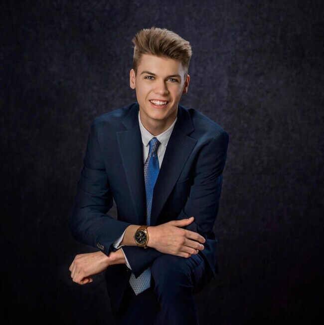 Agent Photo
