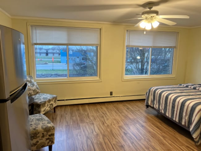 1678 Fort St unit 1, Lincoln Park, MI 48146 - photo 3