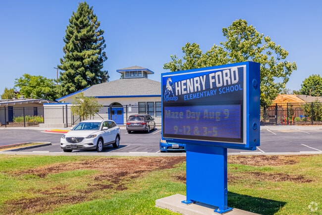 Henry Ford Elementary has 22 students to 1 teacher ratio.