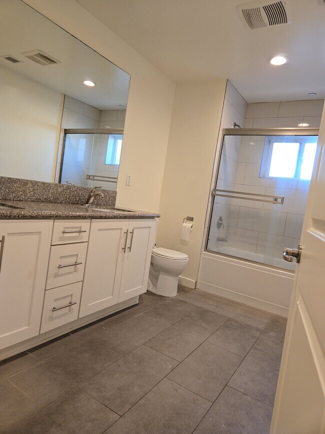 1541 S Orange Grove Ave unit 102, Los Angeles, CA 90019 - photo 6