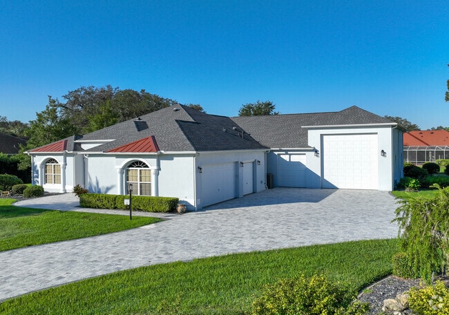 Harmeswood of Belle Aire has more diverse and larger homes than its contemporaries.