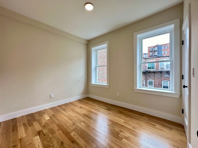 62 N Margin St unit 4, Boston, MA 02113 - photo 4