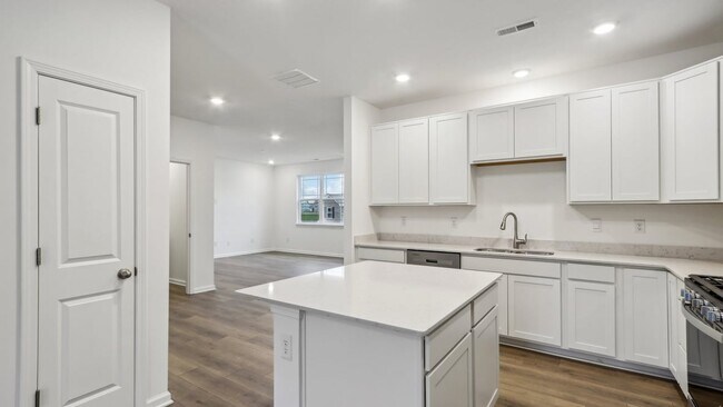 6094 Cascades Dr, Whitestown, IN 46075 - photo 5