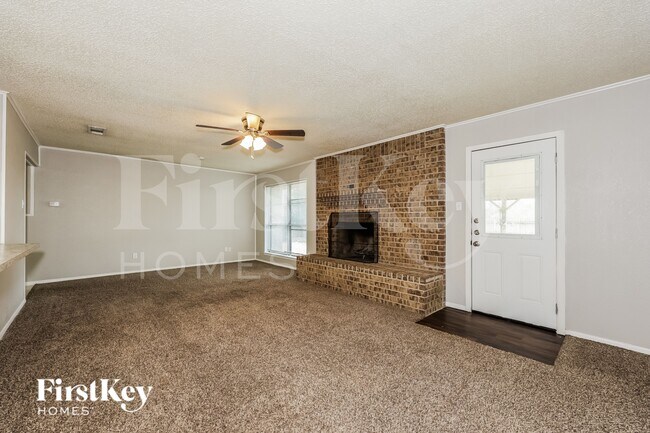 813 Rose St, Crowley, TX 76036 - photo 4