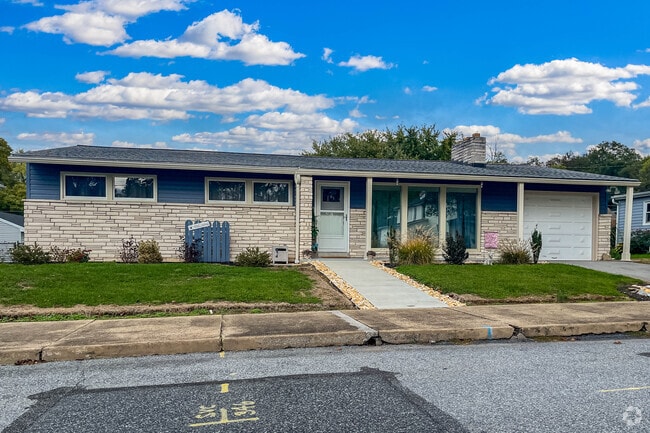 Ranch-style homes are common across Royalton’s compact lots.