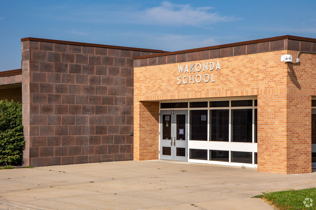 Wakonda Elementary School serves students in PK through K-6.