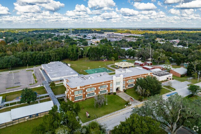 Rodney Cox Elementary is a great school in Dade City.