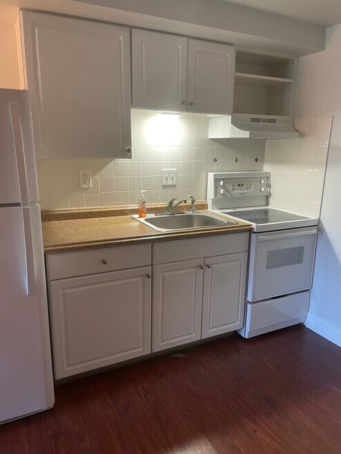 612 Fitzwatertown Rd unit Apartment C, Willow Grove, PA 19090 - photo 1