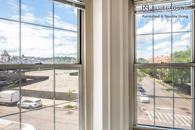 1284 Beacon St unit FL3-ID1177, Brookline, MA 02446 - photo 5