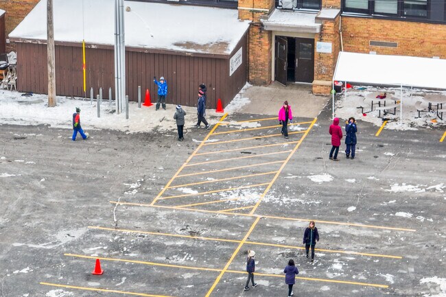 St. Paul School of Northern Lights minority student enrollment is 27%.