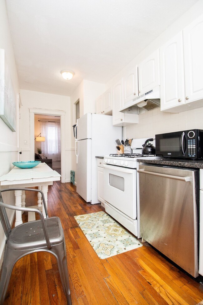 191 Kent St unit 1, Brookline, MA 02446 - photo 3