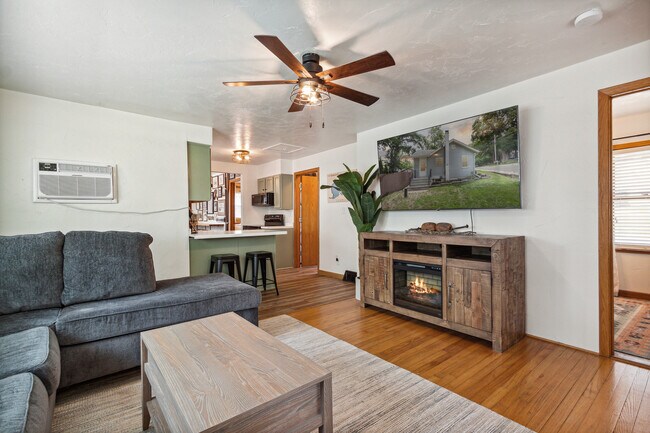 240 Koshkonong Dr, Edgerton, WI 53534 - photo 2