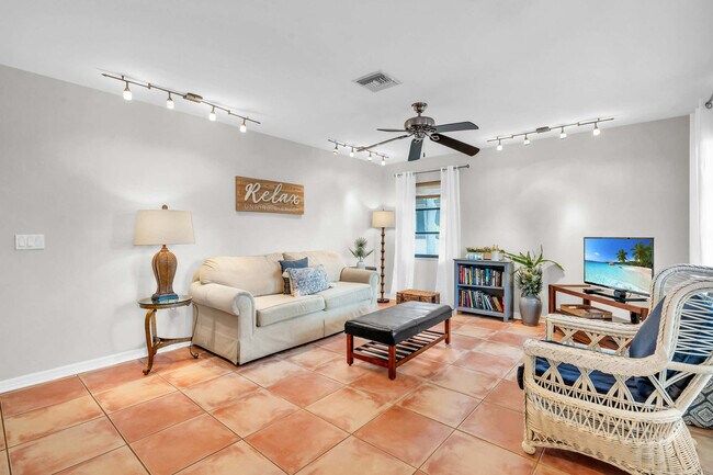 650 93rd Ave N unit ID1073498P, Naples, FL 34108 - photo 3