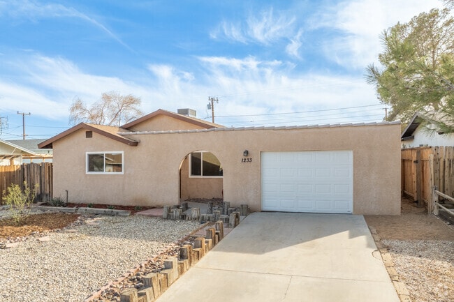 Ridgecrest primarily has single-level architecture with Spanish Revival as a common one.
