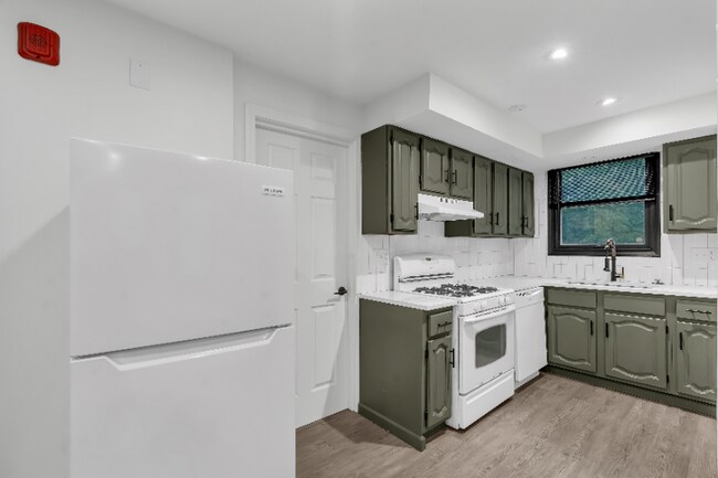 32 Cargill St unit 4, Providence, RI 02903 - photo 3