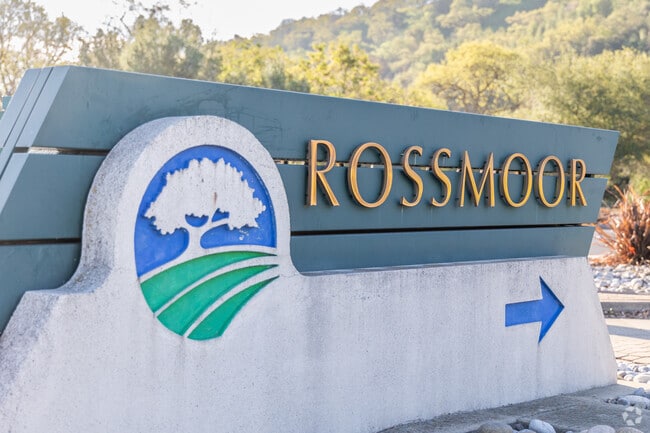 Roosmoor is a 55 and up community in Walnut Creek with over 10,00 residents.