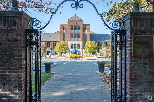 An open courtyard leads to the Indiana State University Student Union Building.