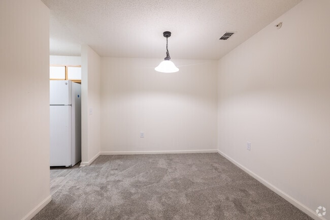 2BR, 2BA - 976SF - Dining Room