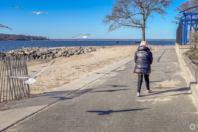 Tappen Beach in Sea Cliff is a year-round spot for waterfront views.