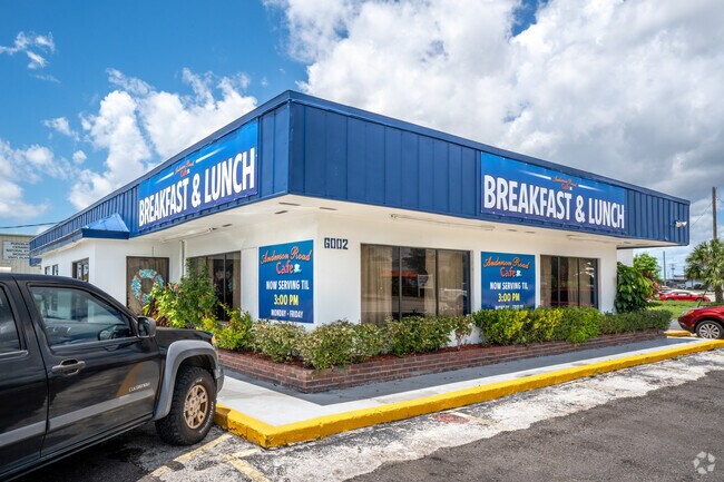 Anderson Road Cafe has breakfast and lunch served daily until 3pm in Pinecrest West Park.